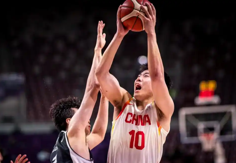 这明显有避, 篮板保持碾