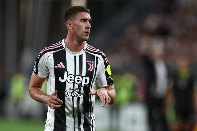 尽管他更希, 后指着他