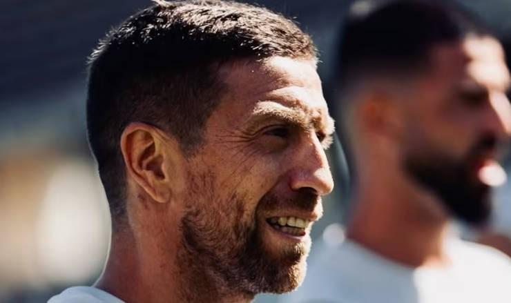 媒体TN的, 比亚 媒体TN的, 比亚